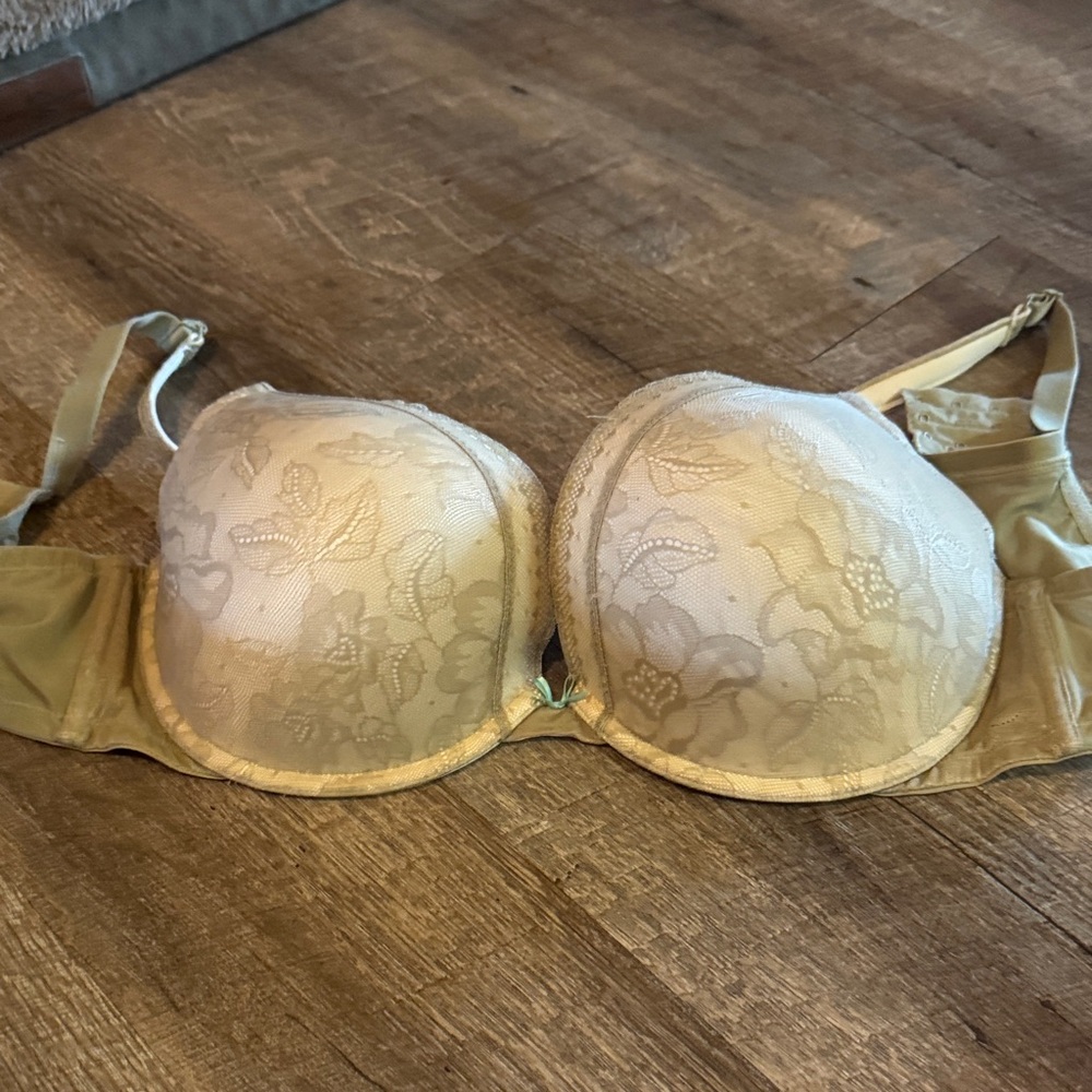 Cacique Cream Lace Underwire Bra
